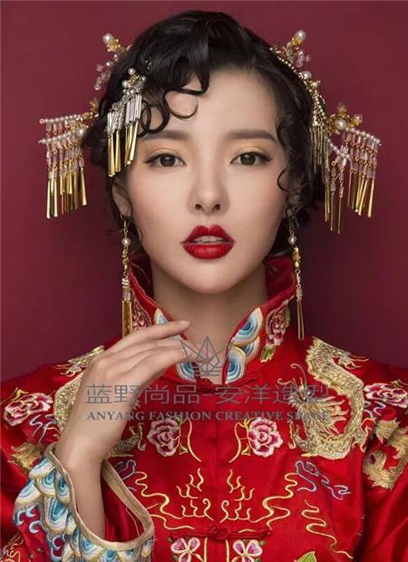 复古中式新娘发型 轻奢演绎东方韵味