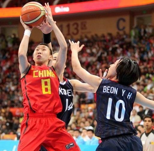 在2005年,苗立杰进入了wnba,成为继郑海霞和隋菲菲后第三位赴美参加