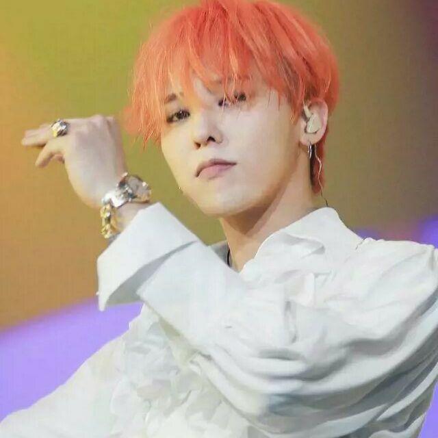 权志龙相信大家都不陌生,他是一位韩国男歌手,男子演唱组合bigbang