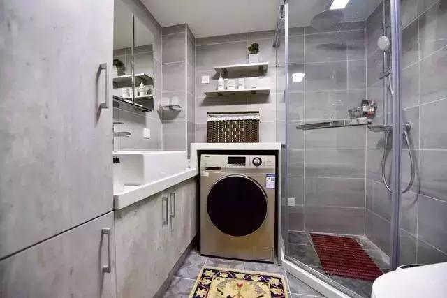 洗衣机摆在哪里好?不妨试试和卫生间洗手台连在一起!