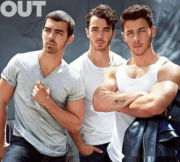 joe jonas的兄弟三人组过乐队the jonas brothers.