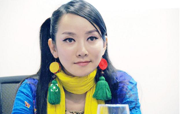 萨顶顶,原名周鹏,1984年12月27日出生于河南省平顶山市,国内地女歌手.