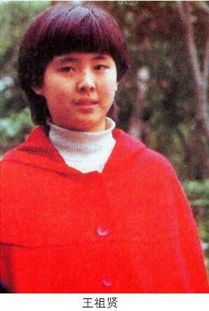 没个胖子都是潜力股,王祖贤小时候原来这么胖,瘦了果然好看.