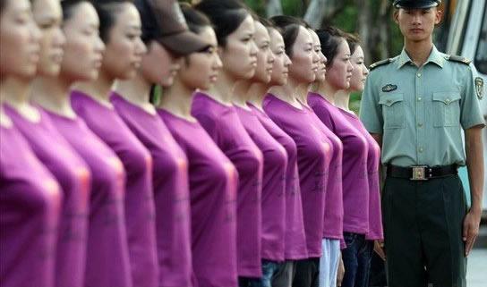 女人不能上潜艇!这是世界海军公认的惯例,但这