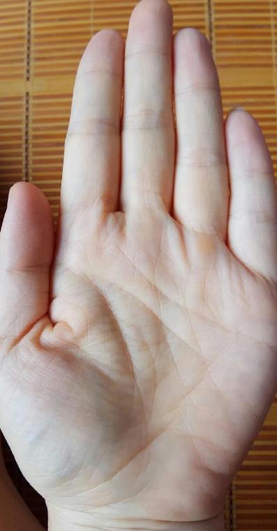 女人有这手纹特征,天生"少奶奶命",有望嫁贵夫