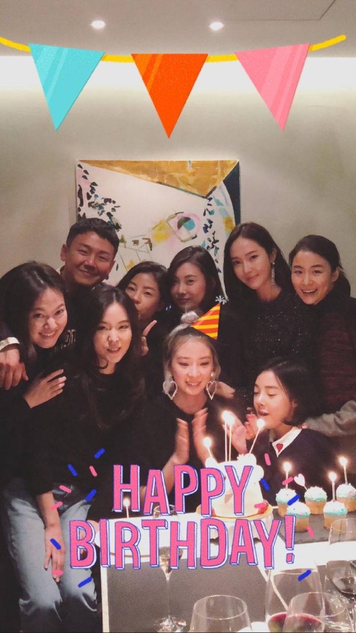 幸福美好的姐妹聚会 郑秀妍公开irene欧尼生日会大合照