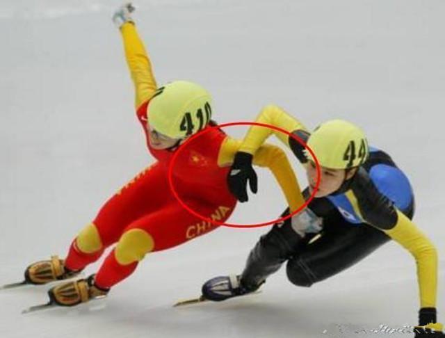 2010年,短道速滑世界杯上海站500米半决赛中,我国男子选手和韩国运动