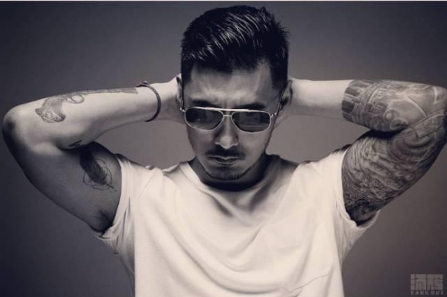 余文乐纹身手机壁纸_余文乐帅照纹身_余文乐纹身健身_余文乐字母纹身_宝宝